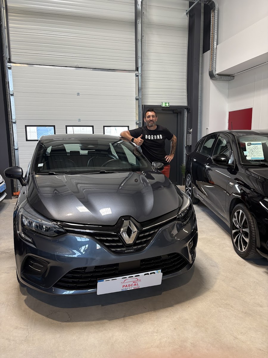 Client avec son véhicule chez Pascal Apprieu Auto